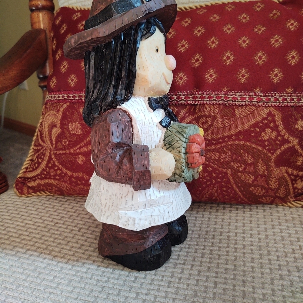 Thanksgiving Girl Wood Statue Decor! - Picture 3 of 9
